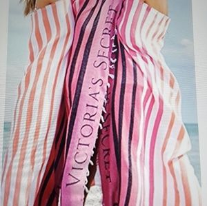 PRICE DROP 💚💜💛VICTORIA'S SECRET NWT BEACH TOWEL